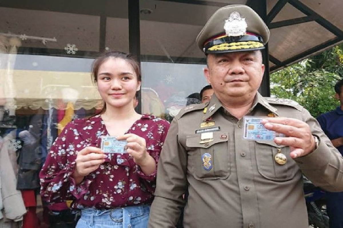 ศรีวราห์ พาลูกสาวไปเลือกตั้ง-ไม่ชี้นำให้อิสระในการคิด ศรีวราห์ พาลูกสาวไปเลือกตั้ง-ไม่ชี้นำให้อิสระในการคิด