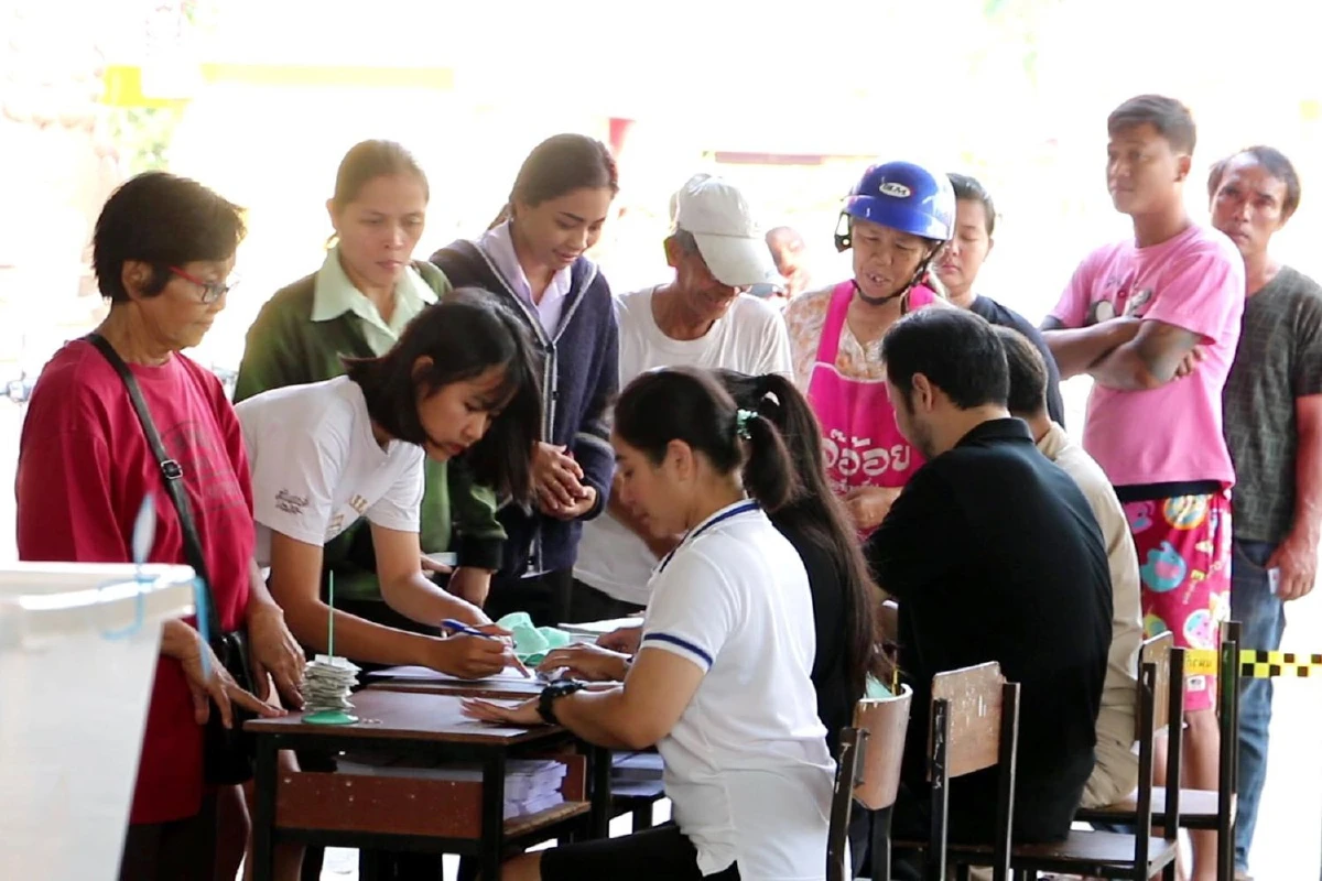 หวั่นฝนตกไฟดับหลังปิดหีบผู้ว่าฯพิจิตรให้ใช้รถยนต์เปิดไฟหน้าส่องคูหา