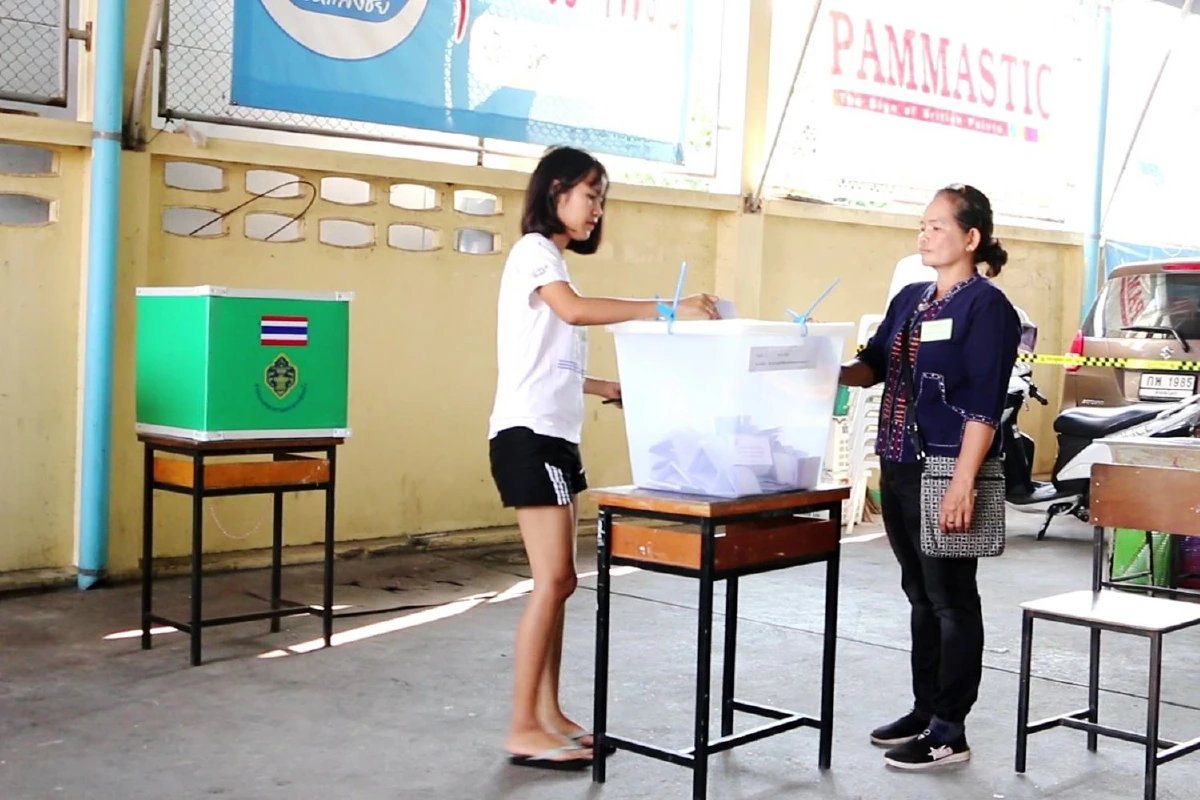 หวั่นฝนตกไฟดับหลังปิดหีบผู้ว่าฯพิจิตรให้ใช้รถยนต์เปิดไฟหน้าส่องคูหา