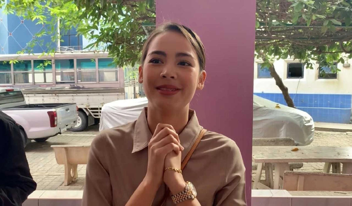 "ญาญ่า"ร่วมใช้สิทธิที่ชลบุรี ดีใจได้ทำหน้าที่พลเมืองไทยอย่างสมบูรณ์