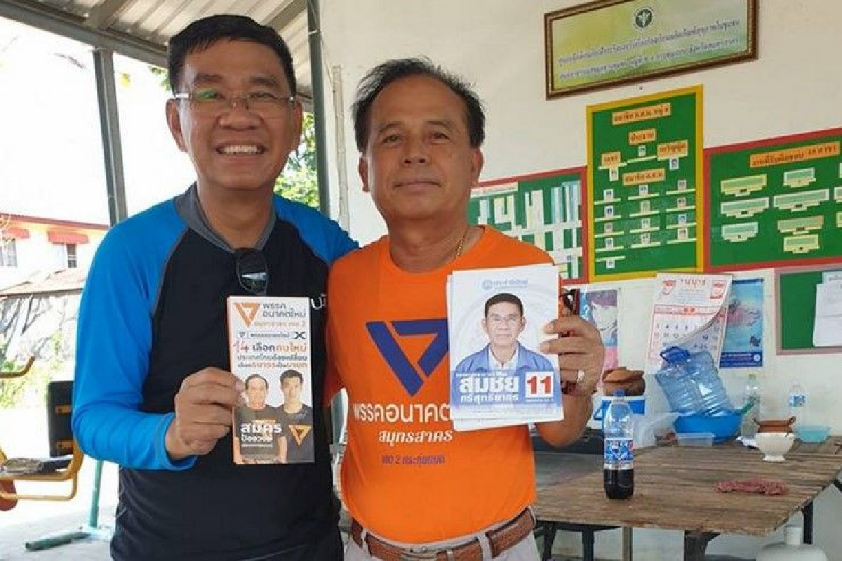 สมชัย แสดงความยินดี-ชื่นชมคู่แข่งที่ได้อันดับ 1 สมชัย แสดงความยินดี-ชื่นชมคู่แข่งที่ได้อันดับ 1