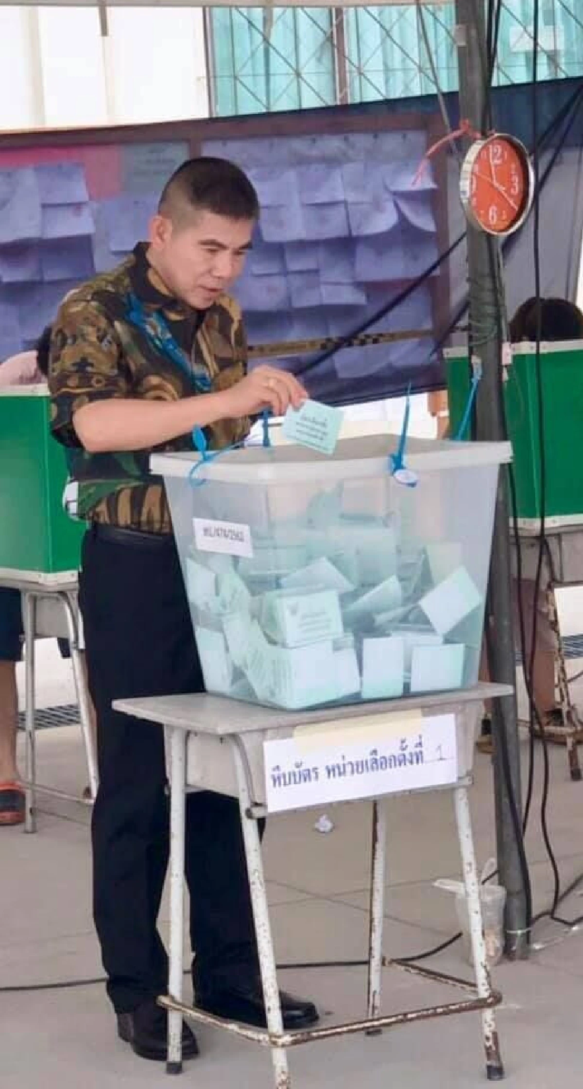 ส่องแฟชั่น "นักการเมือง-ผู้มีบารมี" วันเลือกตั้ง