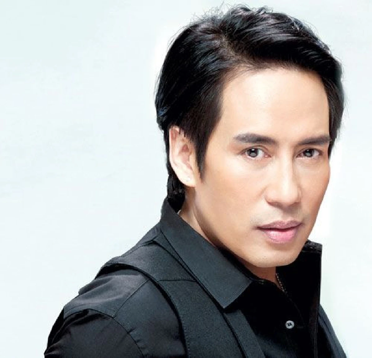 "พี่เบิร์ด” มาเลือกตั้งแล้วจ้ะ! ชวนคนไทยออกมาใช้สิทธิ์ เผยอยากได้ผู้นำใจกว้าง