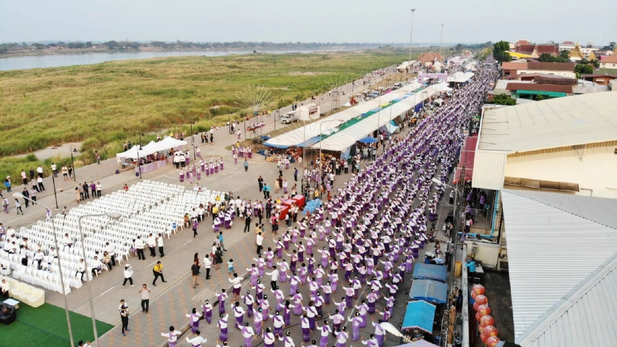 ชาวบ้านนับหมื่นรำบวงสรวงเจ้าแม่สองนาง