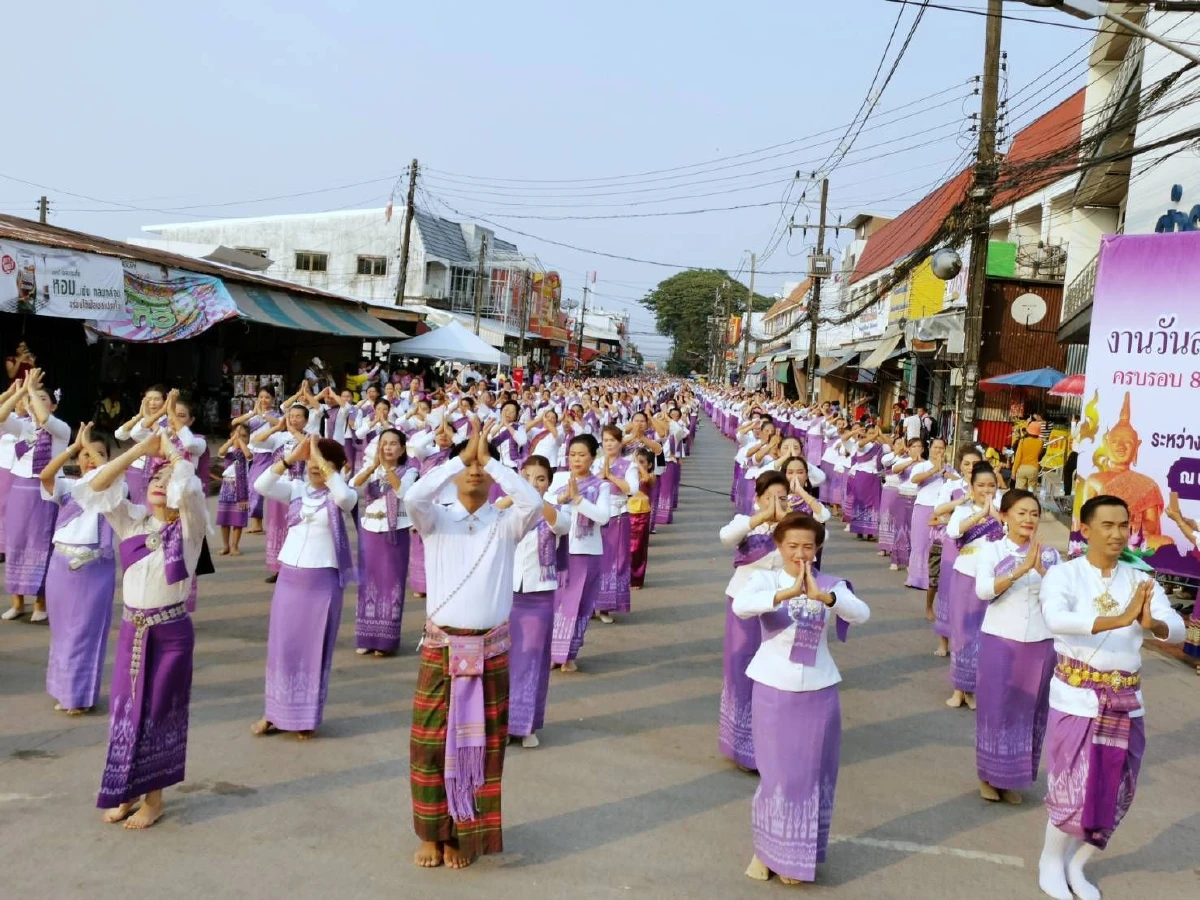 ชาวบ้านนับหมื่นรำบวงสรวงเจ้าแม่สองนาง