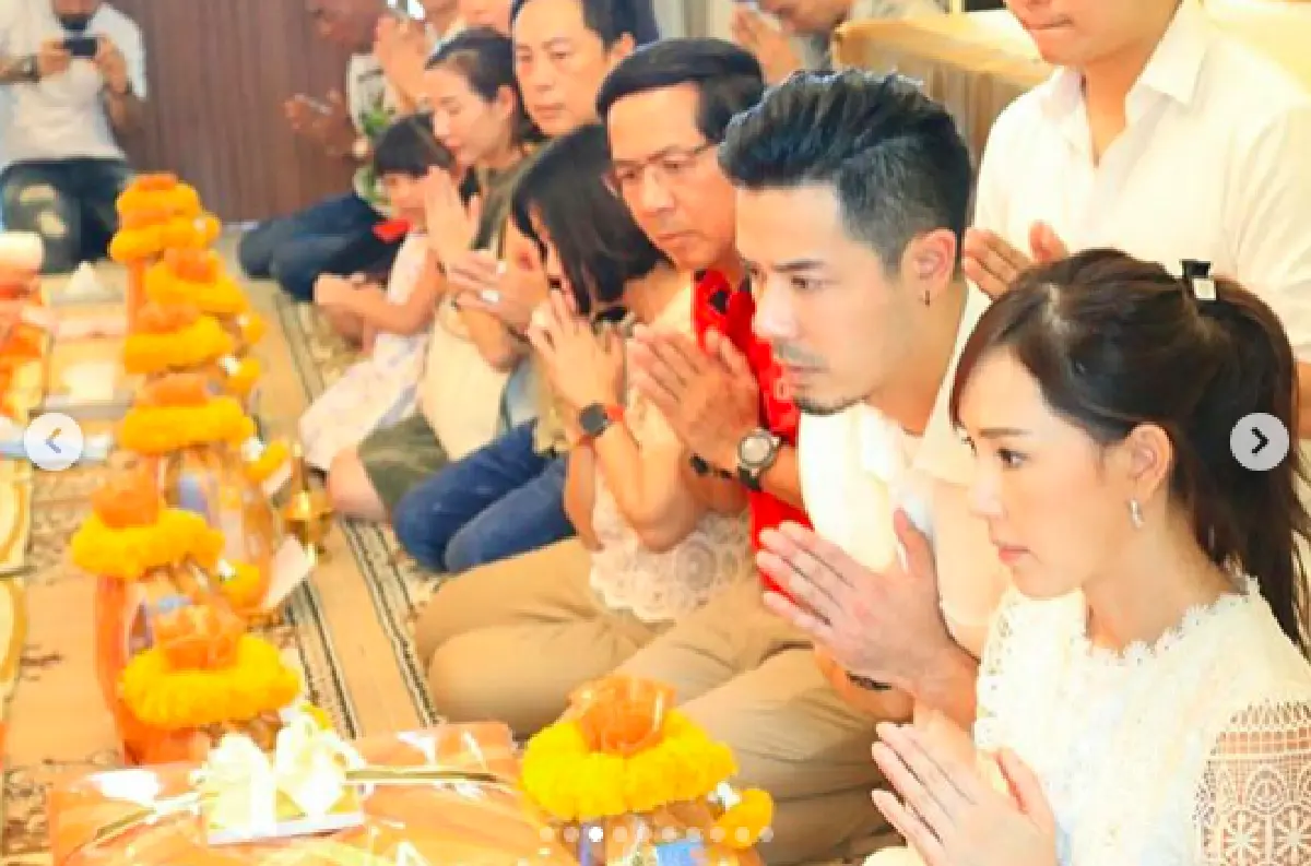นับว่าเป็นเรือนหอหรือไม่!? “เชน-แพร” ควงคู่ทำบุญขึ้นบ้านใหม่ แฟนคลับแห่ยินดี