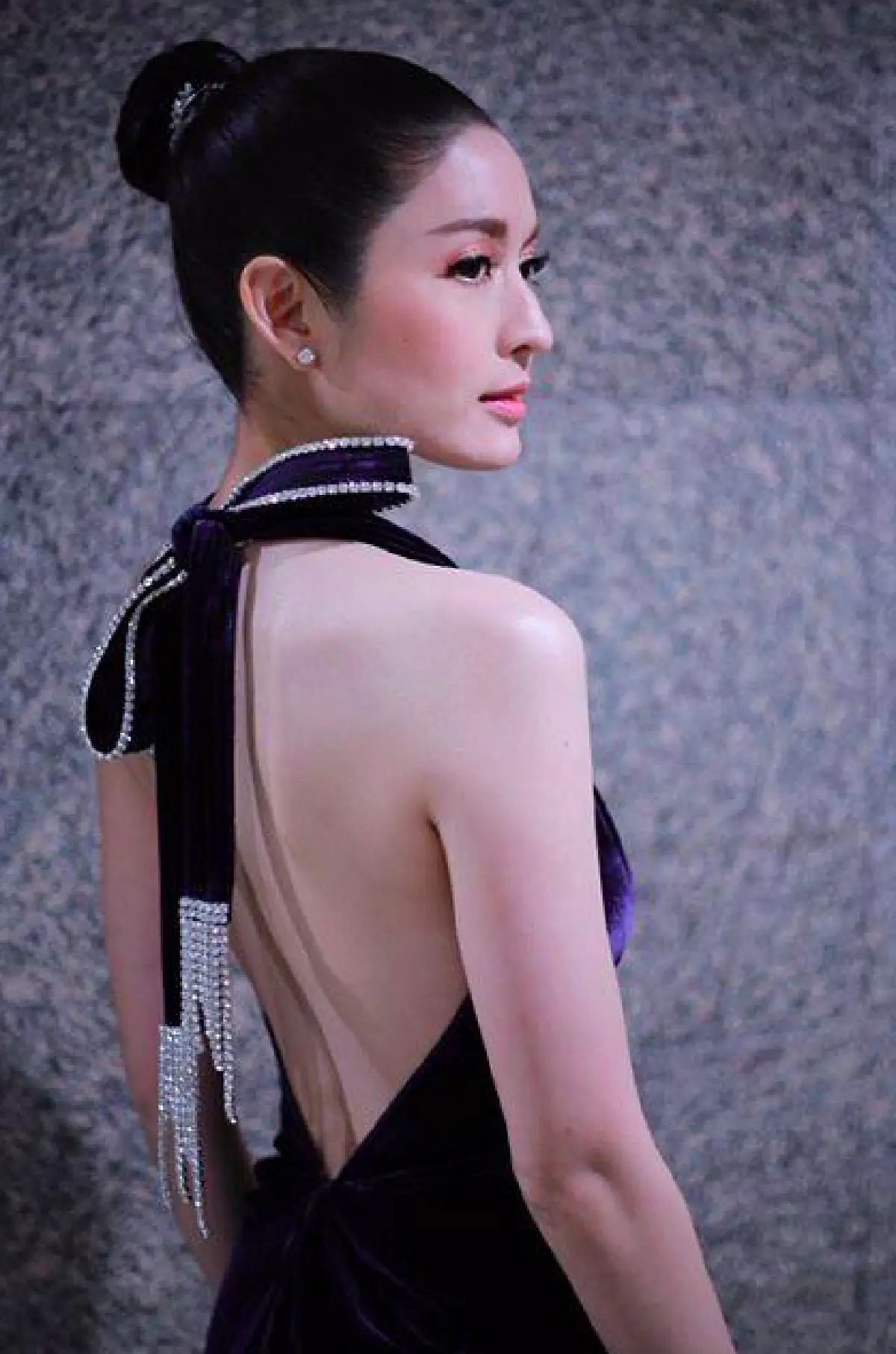 แม่ขอเซ็กซี่บ้าง! "แอฟ ทักษอร" โชว์แผ่นหลังเรียบเนียนนานๆ ได้เห็นที