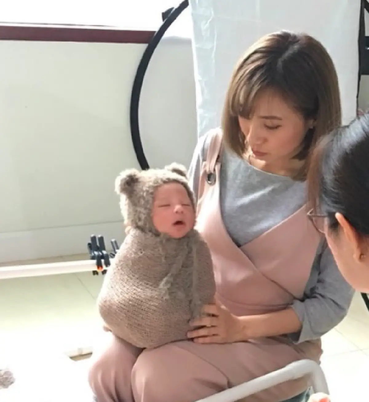 “หนูเล็ก” พาลูกชาย “น้องวิน” วัย 17 วัน ถ่ายแบบเด็กครั้งแรกเป็นที่ระลึก