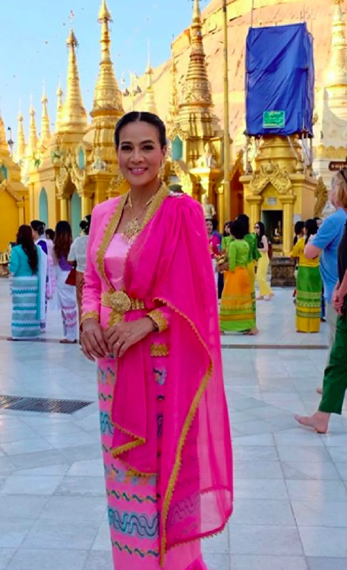 “กบ ปภัสรา” กับแฟชั่นชุดพื้นบ้านในแต่ละที่ที่ไป บอกเลยงามมาก