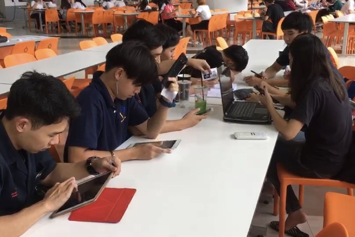 นักศึกษาล่ารายชื่อถอดถอนกกต.จี้ลาออกยกชุด นักศึกษาล่ารายชื่อถอดถอนกกต.จี้ลาออกยกชุด