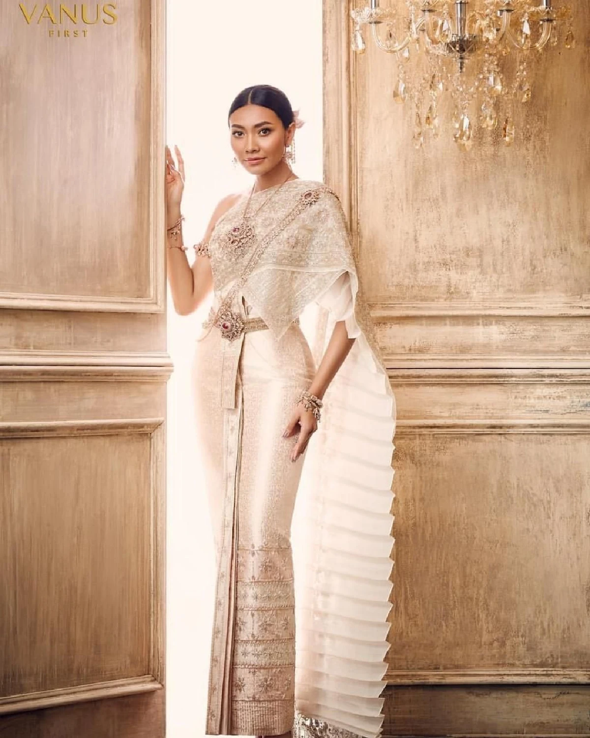 ครั้งแรกในชีวิต! แก้ม วิชญาณี สวมชุดไทยถ่ายแบบสวยสง่าดั่งนางในวรรณคดี