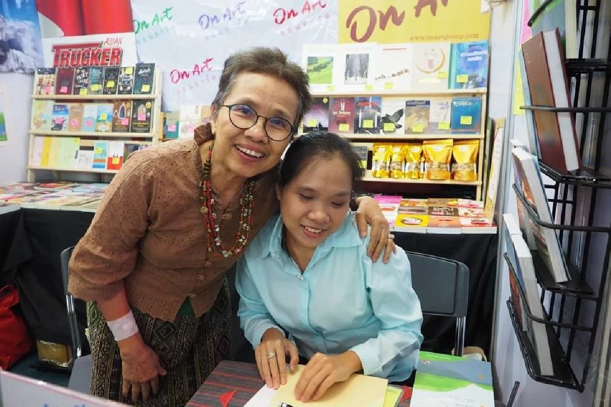 ผู้พิการสายตาก็เขียนกวีนิพนธ์ได้แนะหนังสือน่าอ่านใช้หัวใจเขียน