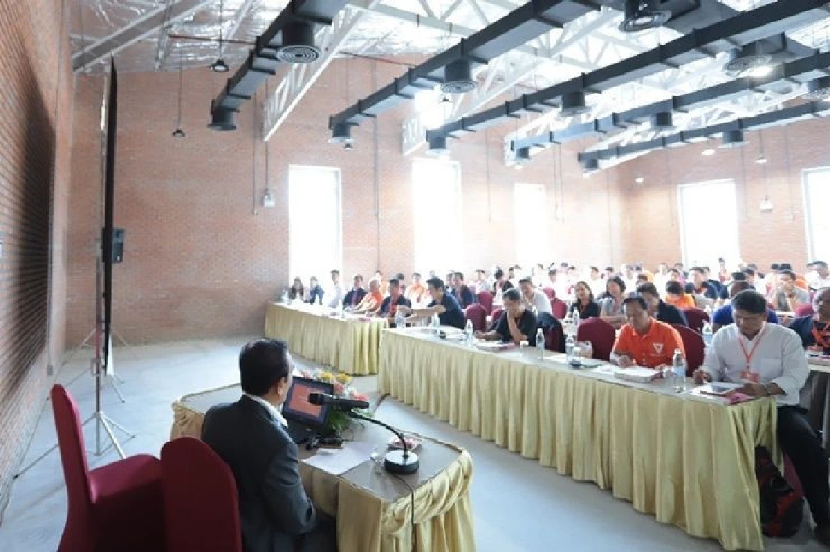 อนาคตใหม่ จัดสัมมนาว่าที่ส.ส. "อุทัย พิมพ์ใจชน" ติวเข้ม