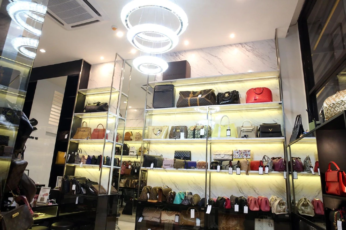 ช็อปกระเป๋ามือสองในทำเลทอง @ปุณณวิถี