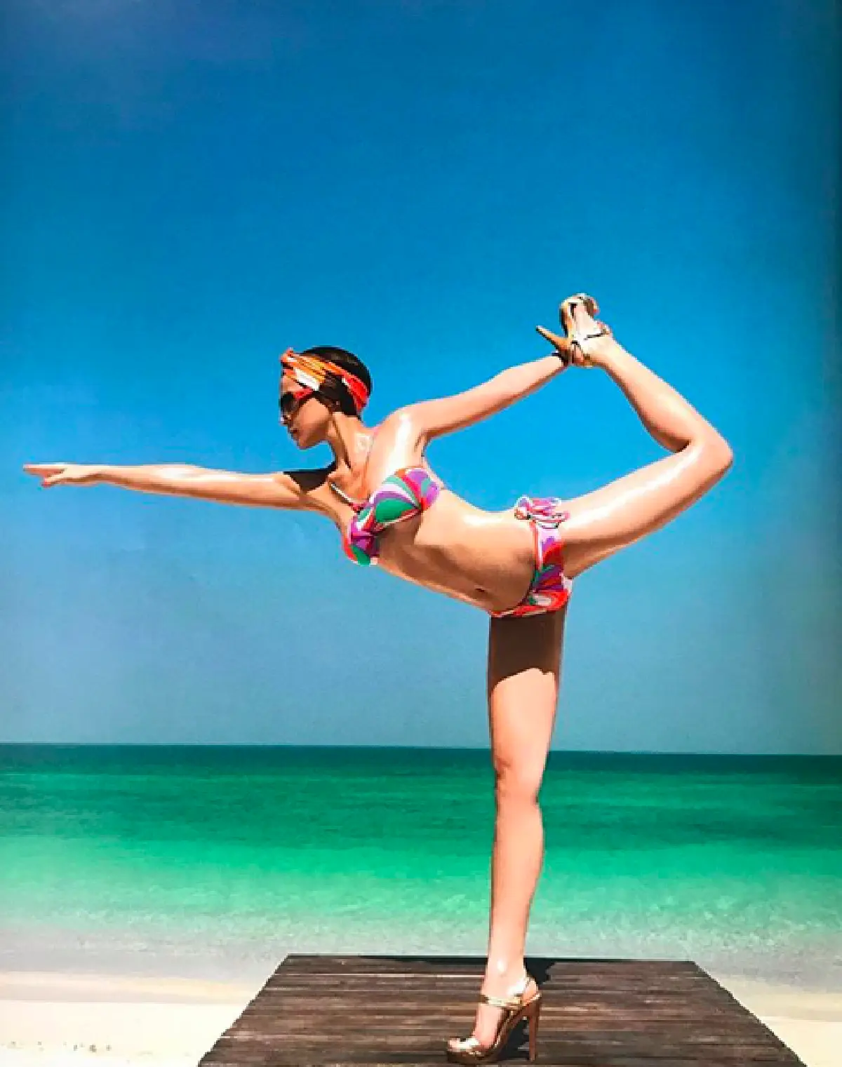 ส่องภาพคนบันเทิงสาวอายุ 40+ ในชุดว่ายน้ำอวดหุ่นเป็ะ วัยรุ่นยังต้องอาย