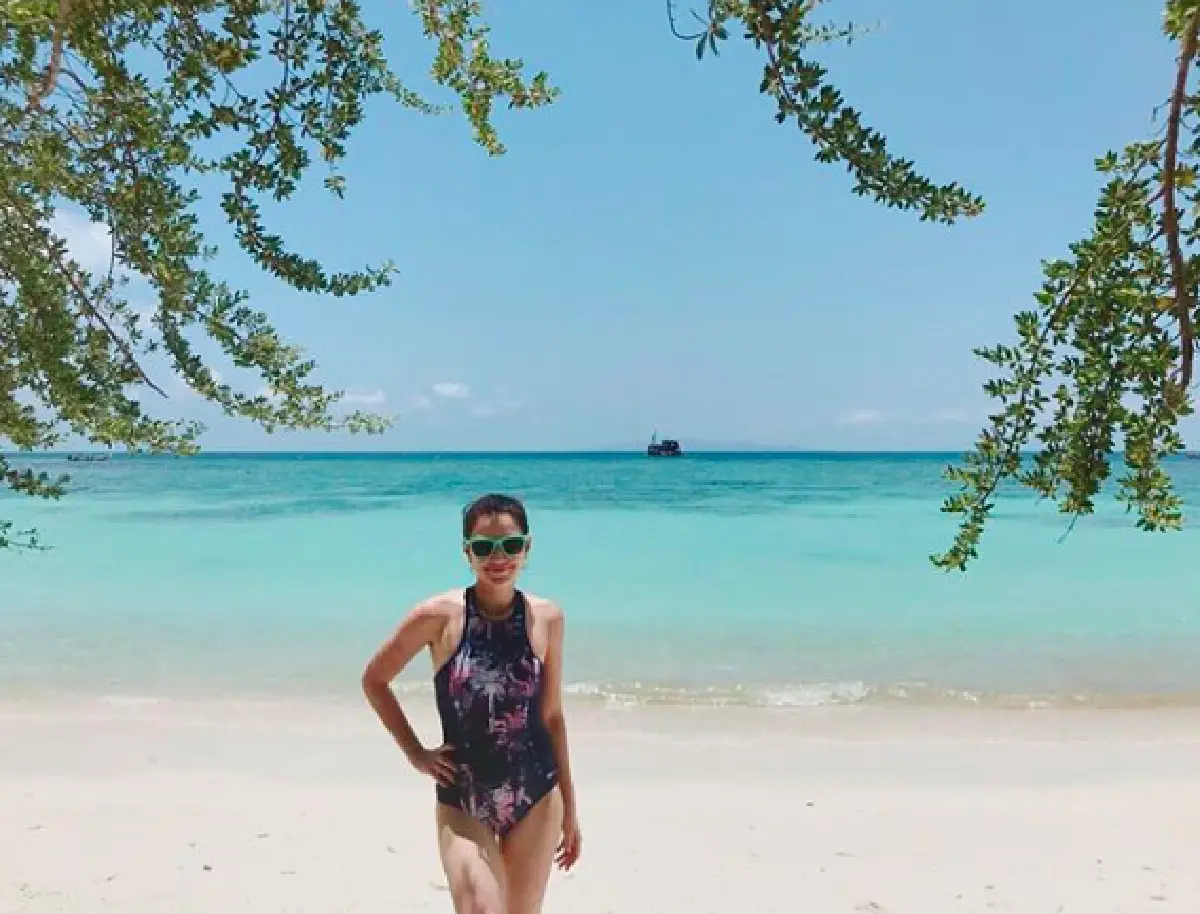 ส่องภาพคนบันเทิงสาวอายุ 40+ ในชุดว่ายน้ำอวดหุ่นเป็ะ วัยรุ่นยังต้องอาย