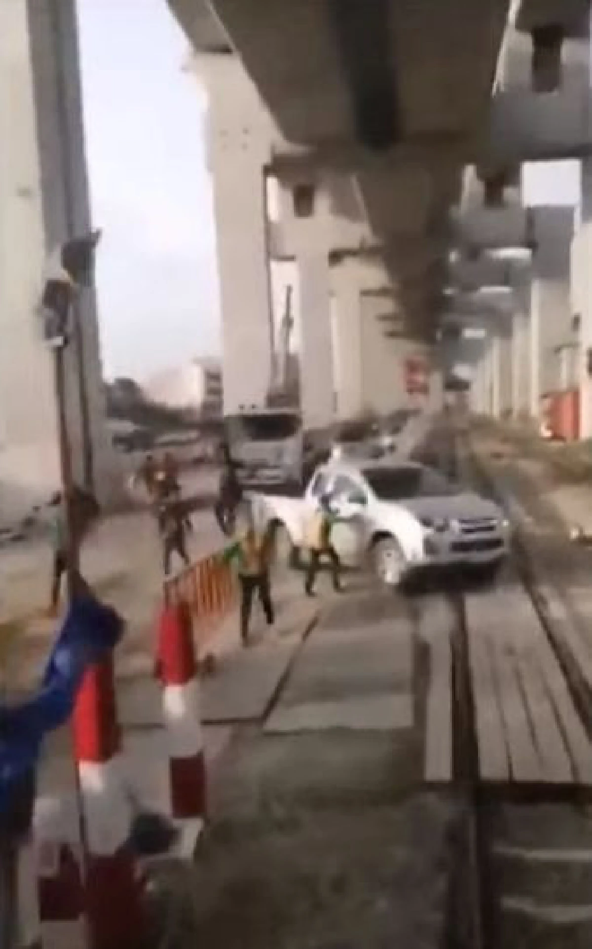 วันนี้โชคดี พรุ่งนี้ไม่แน่! กระบะประมาทเกือบทำรถไฟชน