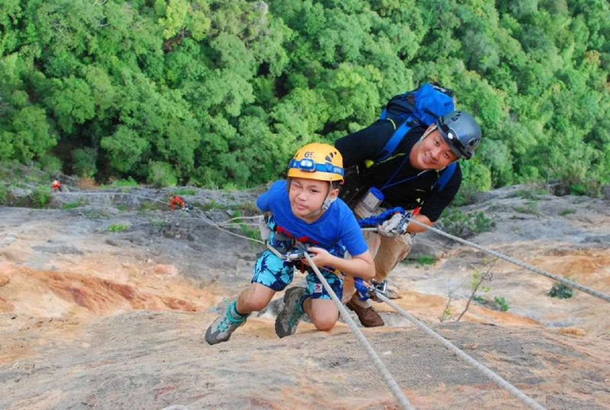 ปีนผา ไต่ระฟ้าท้าแรงโน้มถ่วง