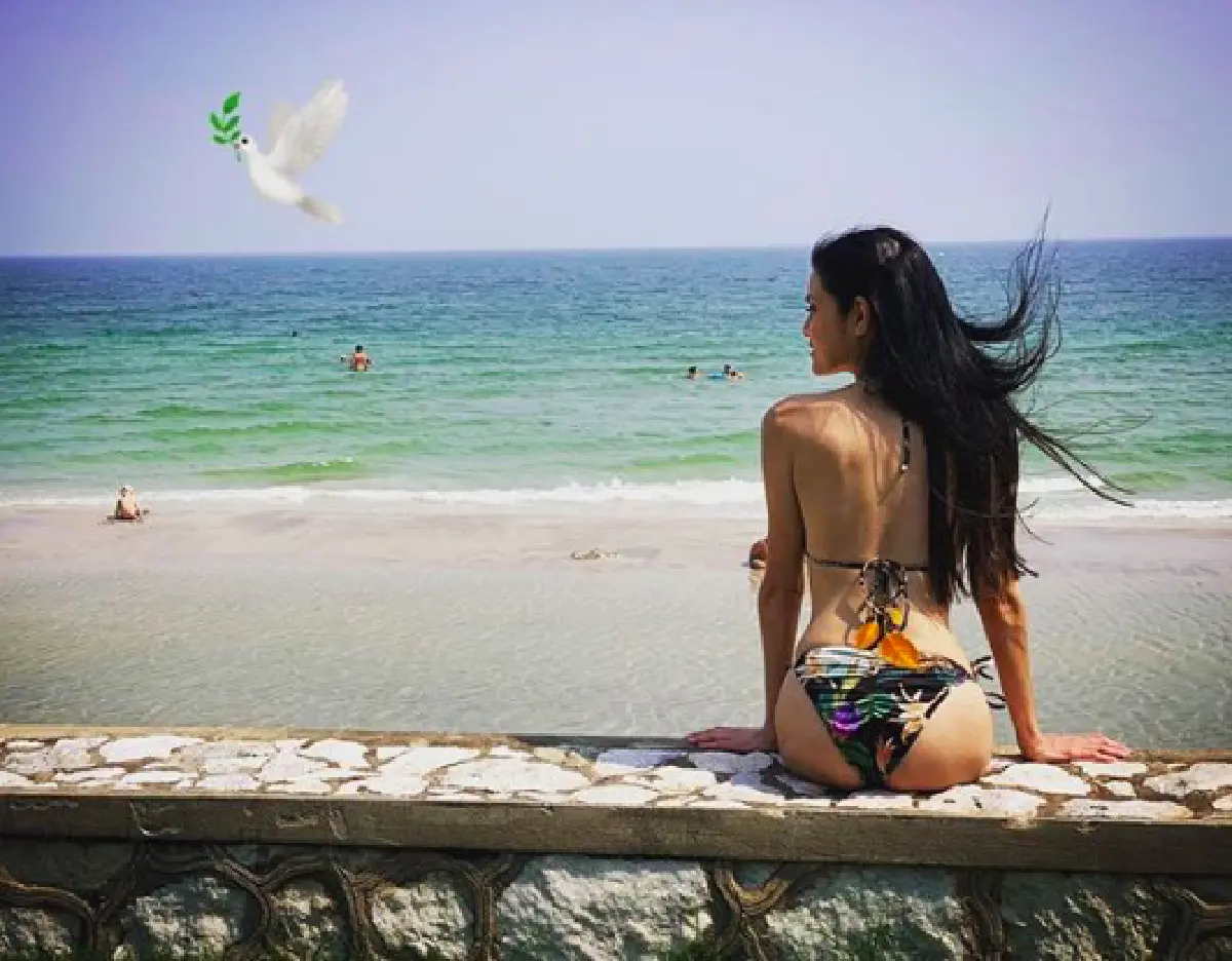 ส่องภาพคนบันเทิงสาวอายุ 40+ ในชุดว่ายน้ำอวดหุ่นเป็ะ วัยรุ่นยังต้องอาย