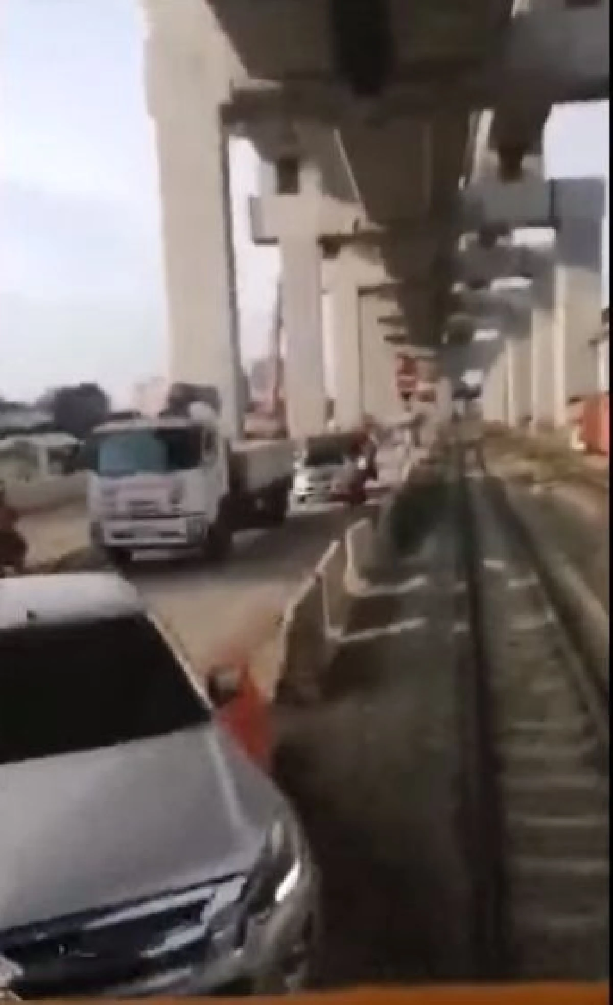 วันนี้โชคดี พรุ่งนี้ไม่แน่! กระบะประมาทเกือบทำรถไฟชน