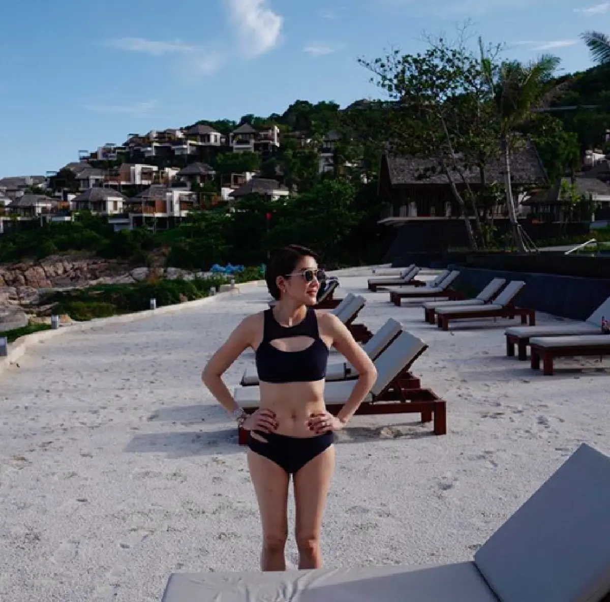 ส่องภาพคนบันเทิงสาวอายุ 40+ ในชุดว่ายน้ำอวดหุ่นเป็ะ วัยรุ่นยังต้องอาย