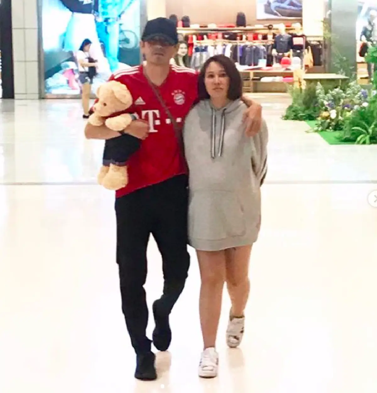 มาแล้วภาพที่ระลึกก่อนคลอด "ศรราม-ติ๊ก" สลัดภาพถ่ายแบบสุดน่ารัก