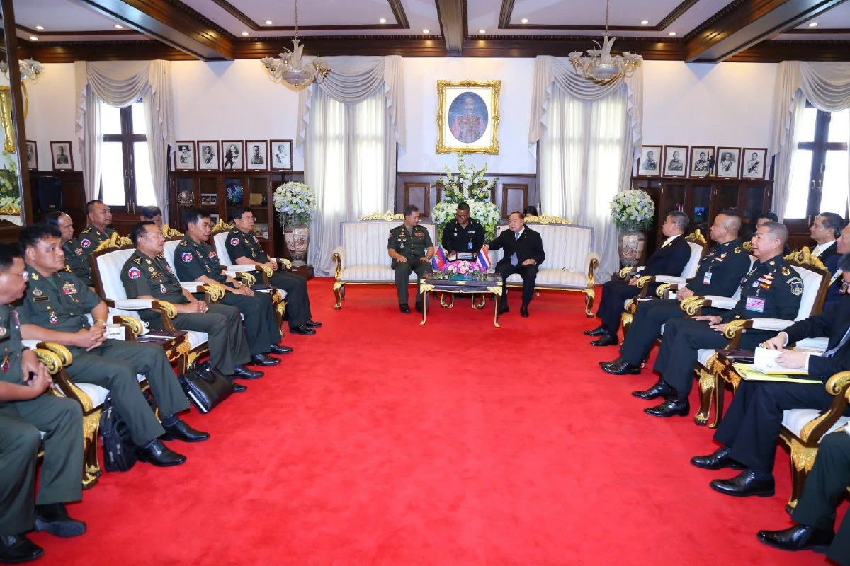 "ฮุน มาเนต"ถกบิ๊กป้อม ร่วมมือแก้ปัญหาหมอกควันจากการเผาป่า