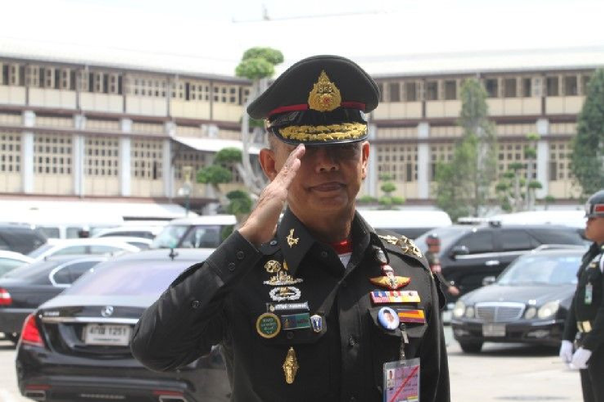 บิ๊กแดง จ่อแจงจุดยืน "กองทัพบก-คสช." ต่อสถานการณ์การเมืองช่วง กกต.ถูกโจมตีหนัก บิ๊กแดง จ่อแจงจุดยืน "กองทัพบก-คสช." ต่อสถานการณ์การเมืองช่วง กกต.ถูกโจมตีหนัก