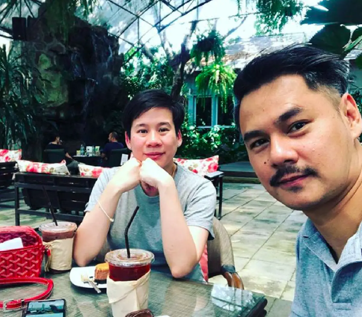 “บุ้ง สะธี” ภรรยา “เวฟ สาริน” คลอดลูกชายคนแรก “น้องบุญ”