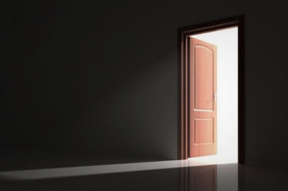 When one door closes, another door opens เมื่อประตูบานหนึ่งปิดลง ประตูอีกบานจะเปิดขึ้น When one door closes, another door opens เมื่อประตูบานหนึ่งปิดลง ประตูอีกบานจะเปิดขึ้น