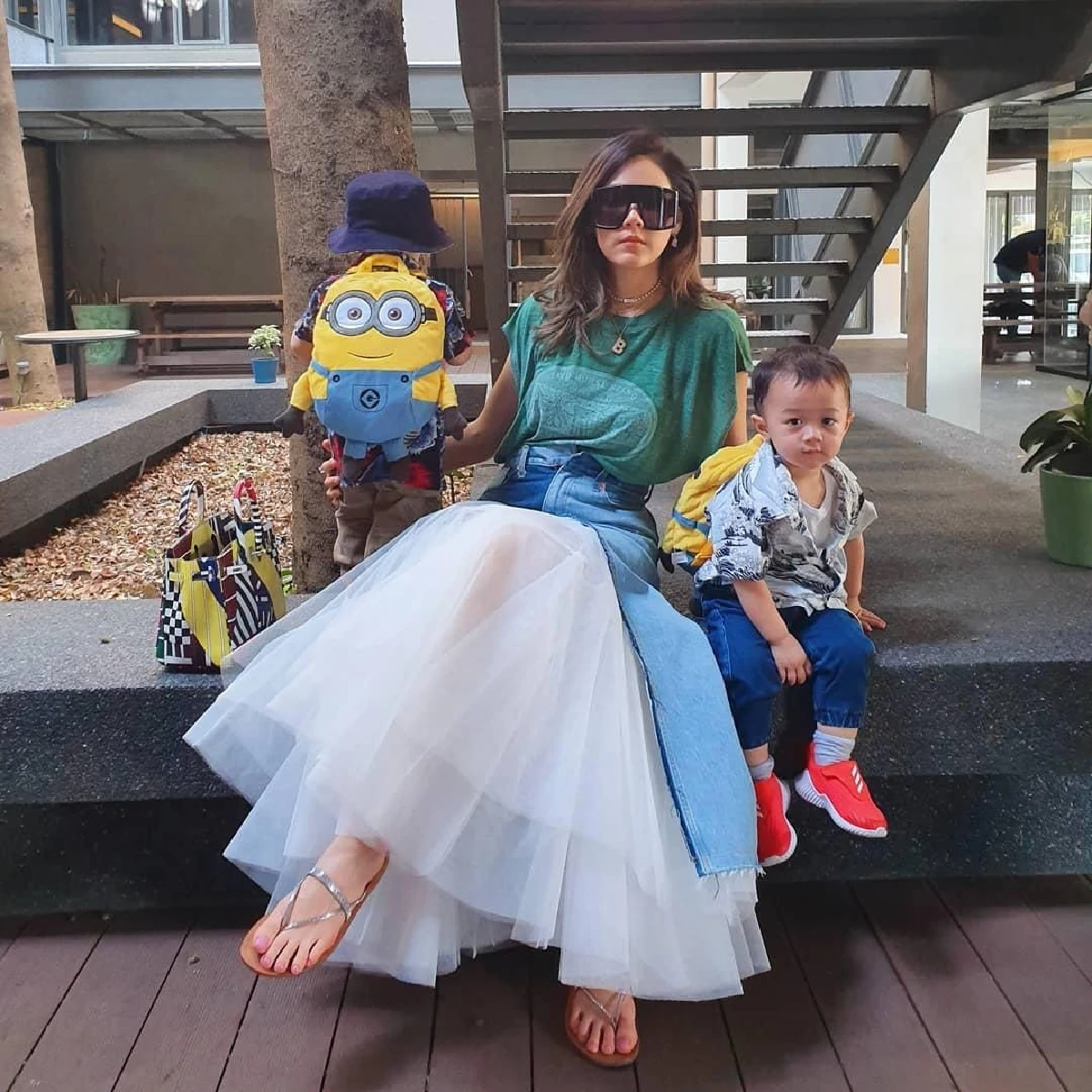 สายฟ้า-พายุ กับแฟชั่นน่าเอ็นดู เปลี่ยนเสื้อแม่ชมพู่เป็นกระโปรงลูก