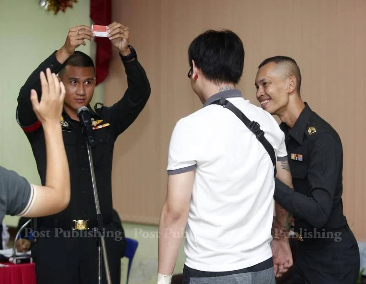 ไม่ต้องแอ๊บแต่งหญิง "หนีทหาร"! เปิดข้อยกเว้นไม่โดนทหารชัวร์ยิ่งกว่าได้ "ใบดำ"