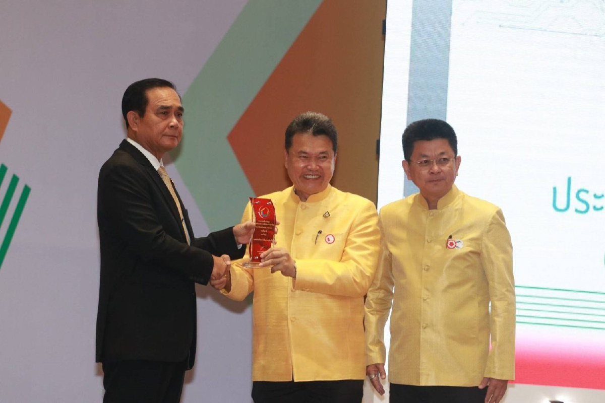 นายกฯมอบรางวัลประกาศเกียรติคุณด้านปลอดความรับผิดทางละเมิด ระดับดี นายกฯมอบรางวัลประกาศเกียรติคุณด้านปลอดความรับผิดทางละเมิด ระดับดี