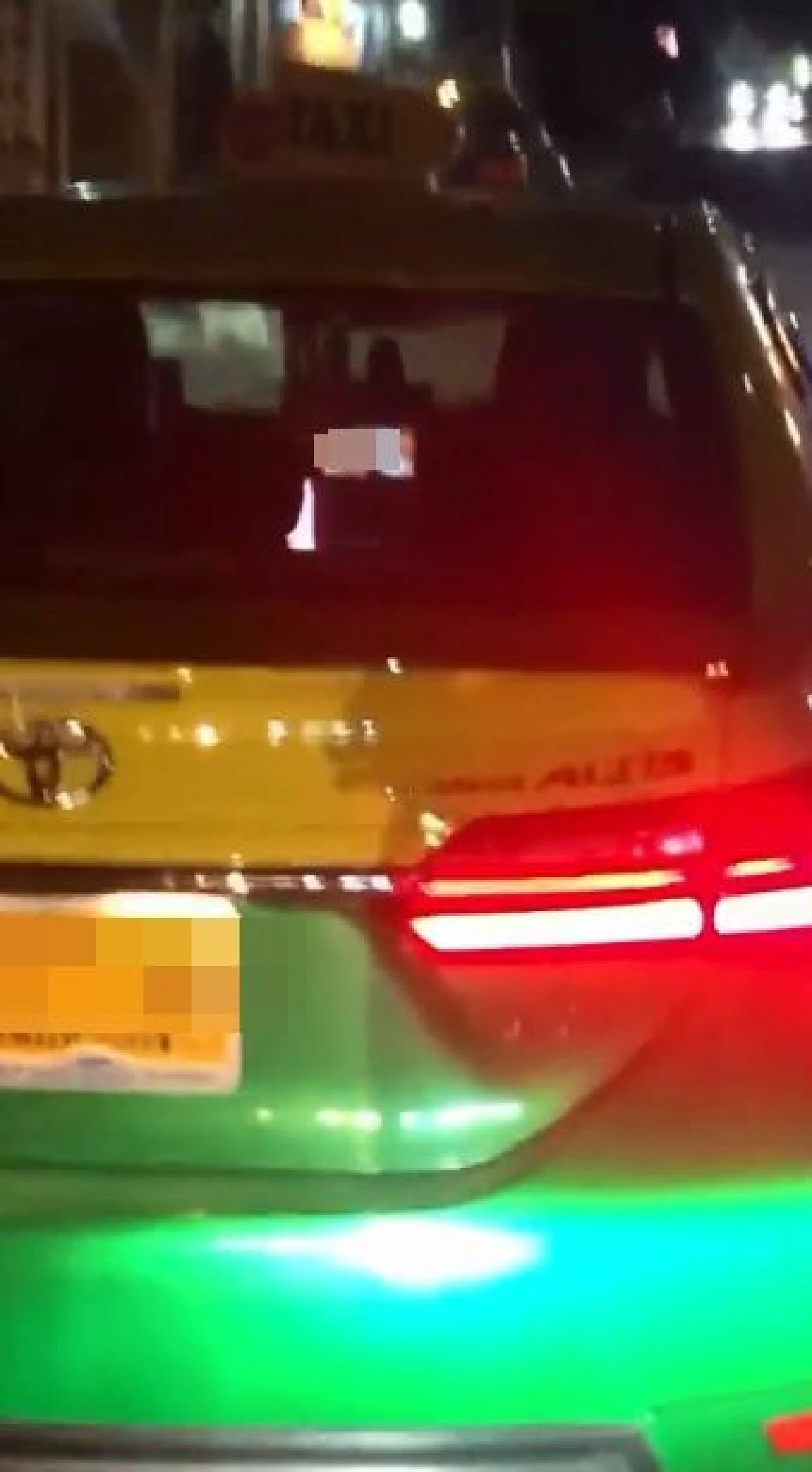 สาวร้องแท็กซี่ขับไปดูหนังโป๊ไป เตือนสาวๆ นั่งคนเดียวให้ระวัง