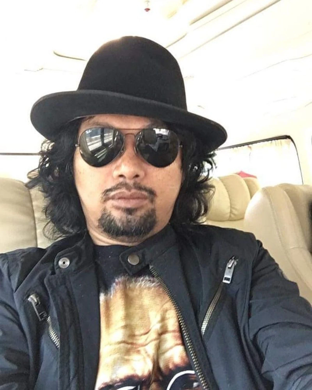 มุมน่ารักก็มี! เสก ย่องเอาของขวัญวันเกิดมาให้ น้องลอนดอน แต่ไม่กล้าเข้าบ้าน