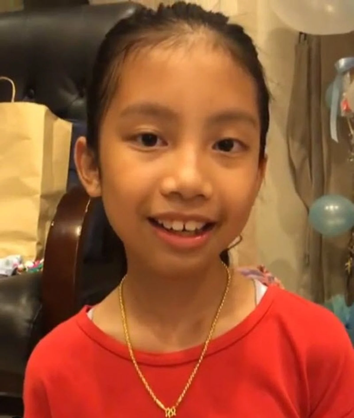 มุมน่ารักก็มี! เสก ย่องเอาของขวัญวันเกิดมาให้ น้องลอนดอน แต่ไม่กล้าเข้าบ้าน