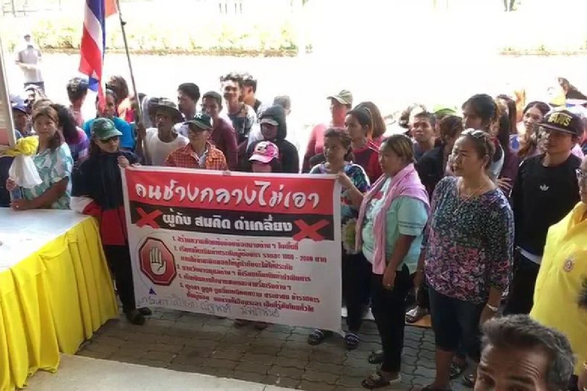 ชาวบ้านรวมตัวไล่ผกก.โรงพักตั้ง5ปมวางตัวไม่เหมาะสม