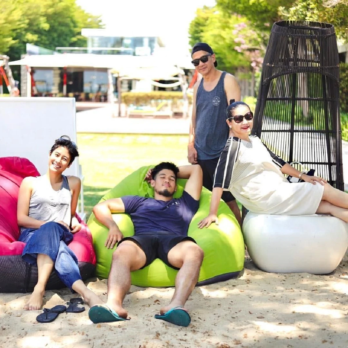 แดง ธัญญา พา อ๊อฟ พงษ์พัฒน์ เที่ยวหัวหิน ฉลองเรตติ้งละคร กรงกรรม ปังมาก