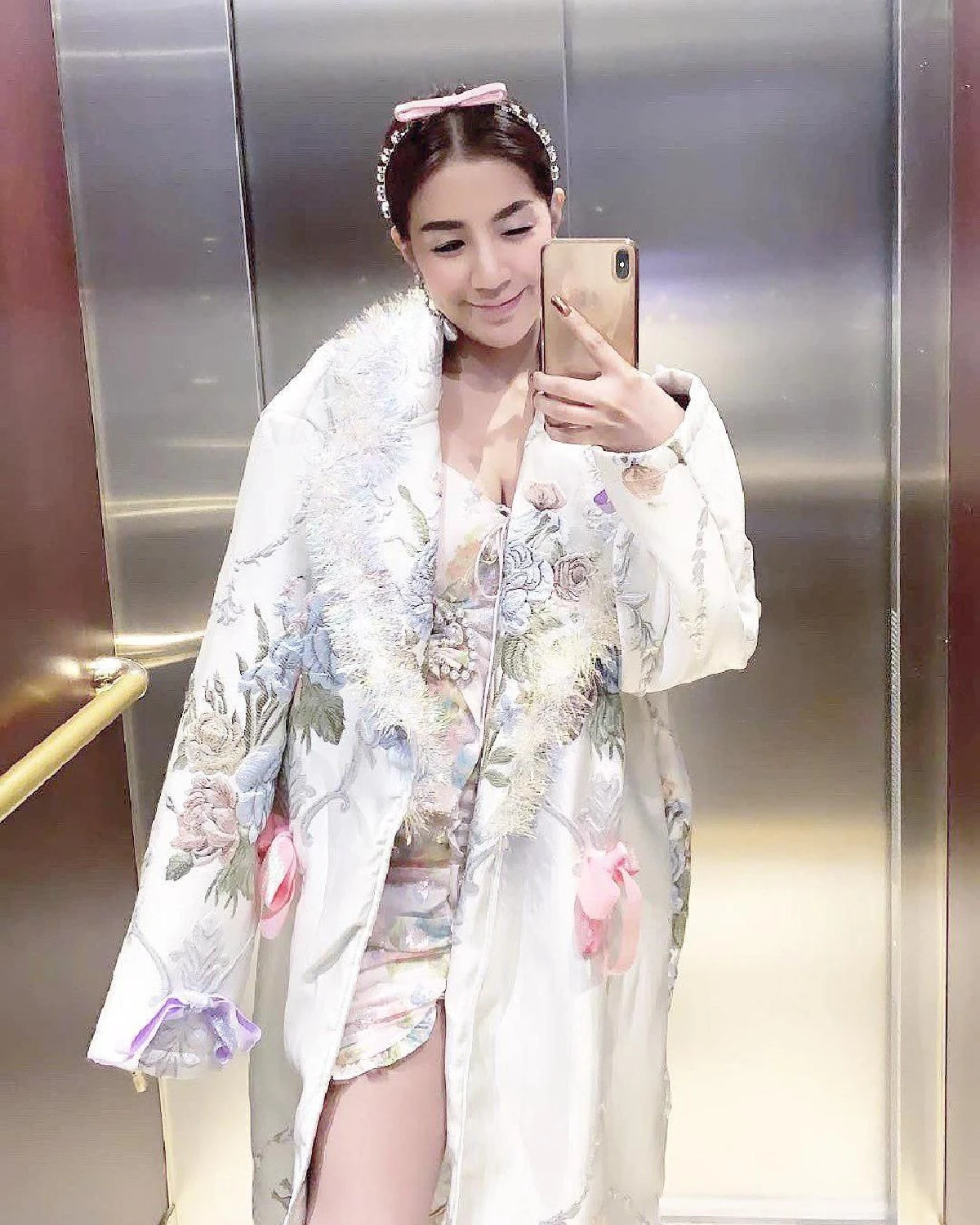 นึกว่าถ่ายแบบ! ใบเตย อาร์สยาม บินไกลไปปารีส อวดลุคหรูอลังการจัดเต็มทุกชุด