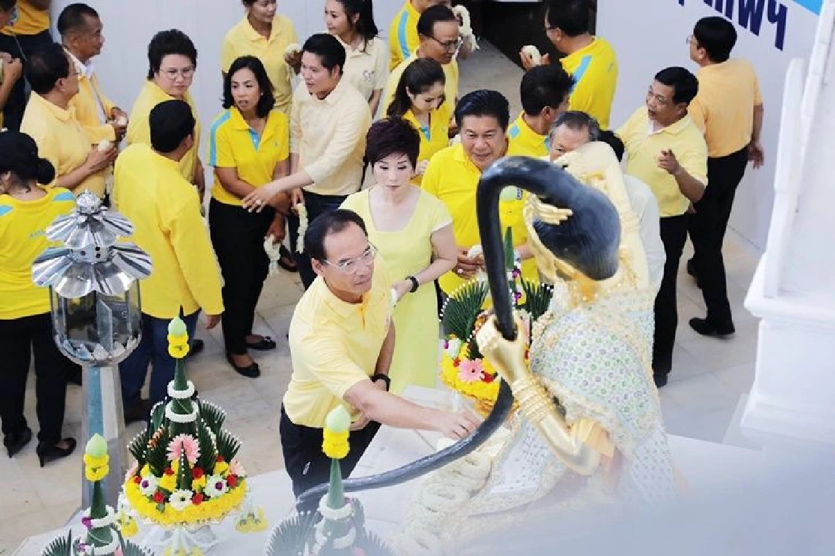 กระหึ่มโซเชียลแฟนคลับปชป.เชียร์ให้เข้ามาทำงานเพื่อบ้านเมือง