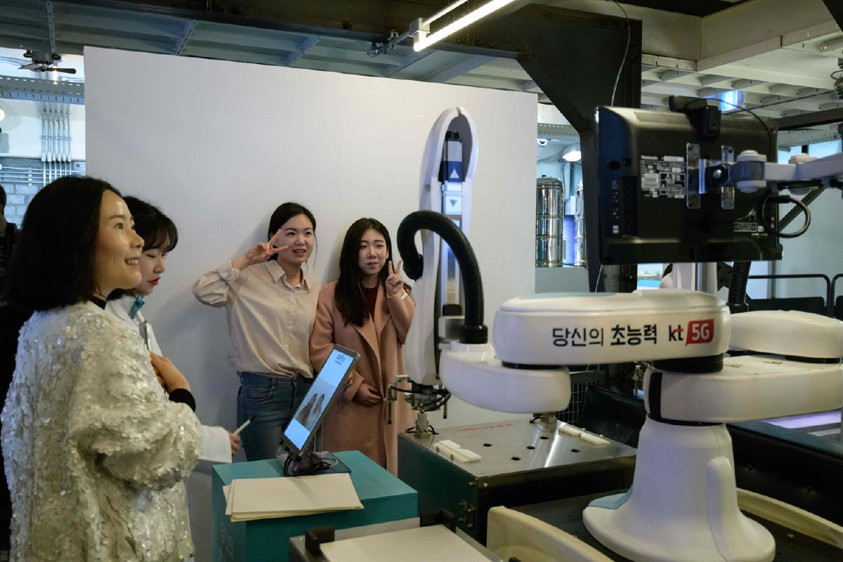 เตรียมตัวกันไว้ อีกไม่กี่ปีเราจะมีหุ่นยนต์เป็นเพื่อนร่วมงาน เตรียมตัวกันไว้ อีกไม่กี่ปีเราจะมีหุ่นยนต์เป็นเพื่อนร่วมงาน