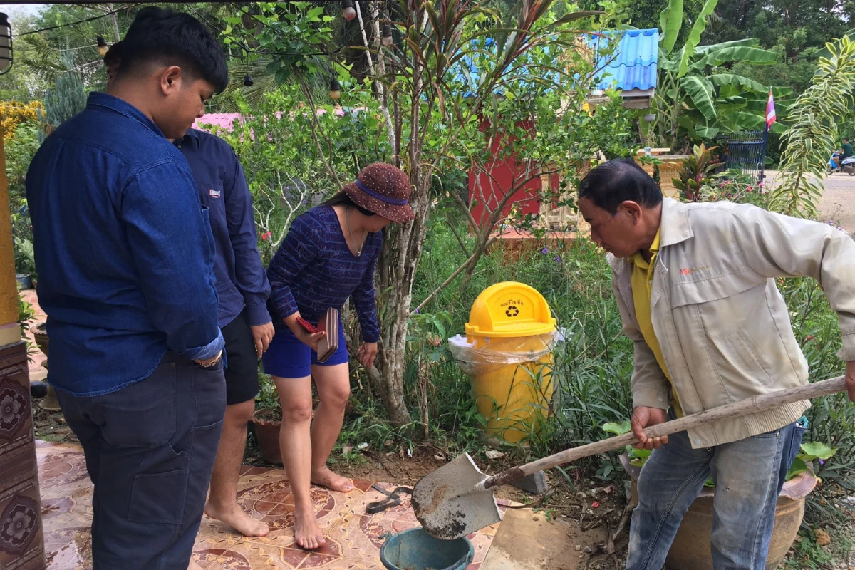 นักท่องเที่ยวแห่จองคิวเรียนร่อนทองบางสะพาน เชื่อมีพุทธคุณเสริมศิริมงคล