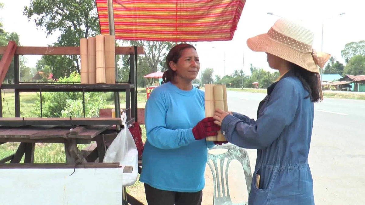 เชื่อขายข้าวหลามสูตรดั้งเดิมรับสงกรานต์วันละ 5 พันบาท