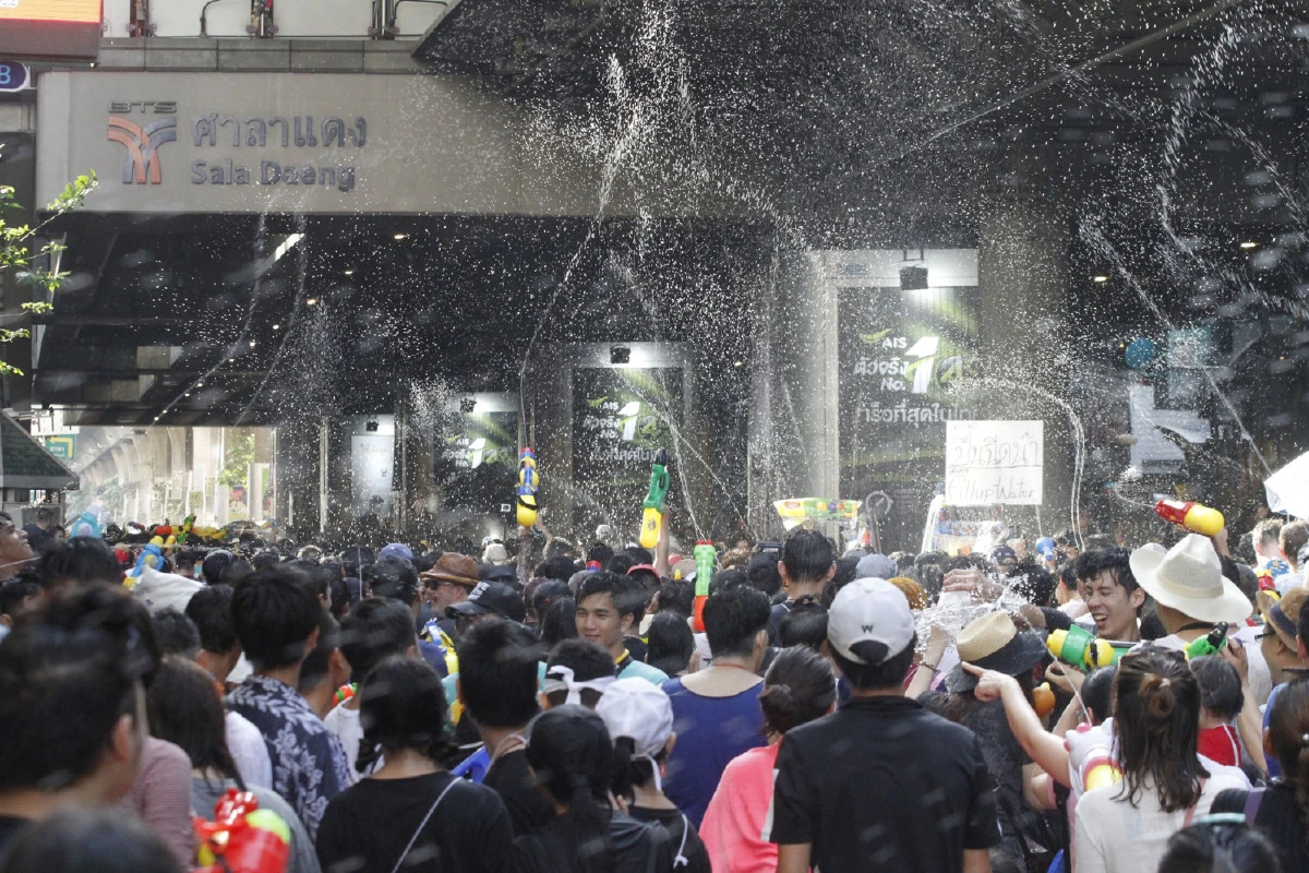 ห้ามเล่นน้ำสงกรานต์บนถนนสีลม-ถนนข้าวสารงดจัดเวทีแสงสีเสียง