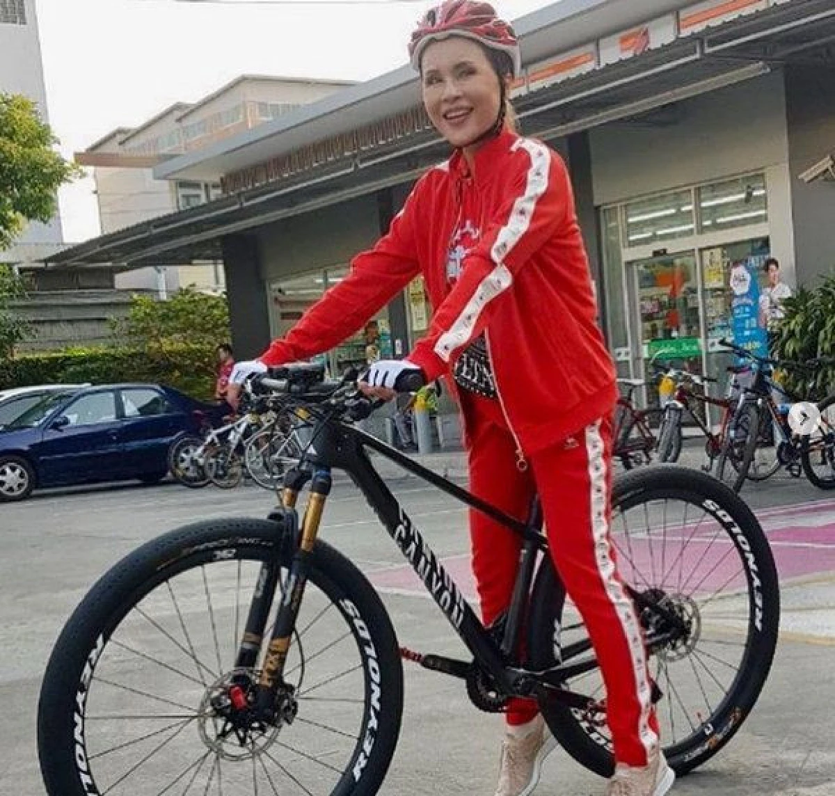 ทูลกระหม่อมฯ ทรงเผยการปั่นจักรยานทำให้พระอาการปวดหลังดีขึ้น