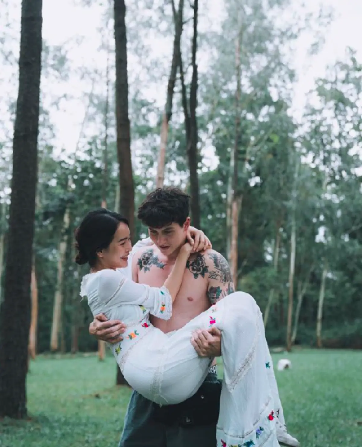 "กวินท์ 3.2.1” ทำเซอร์ไพรส์คุกเข่าขอแฟนสาว “ปุ้มปุ้ย” ริมชายทะเล