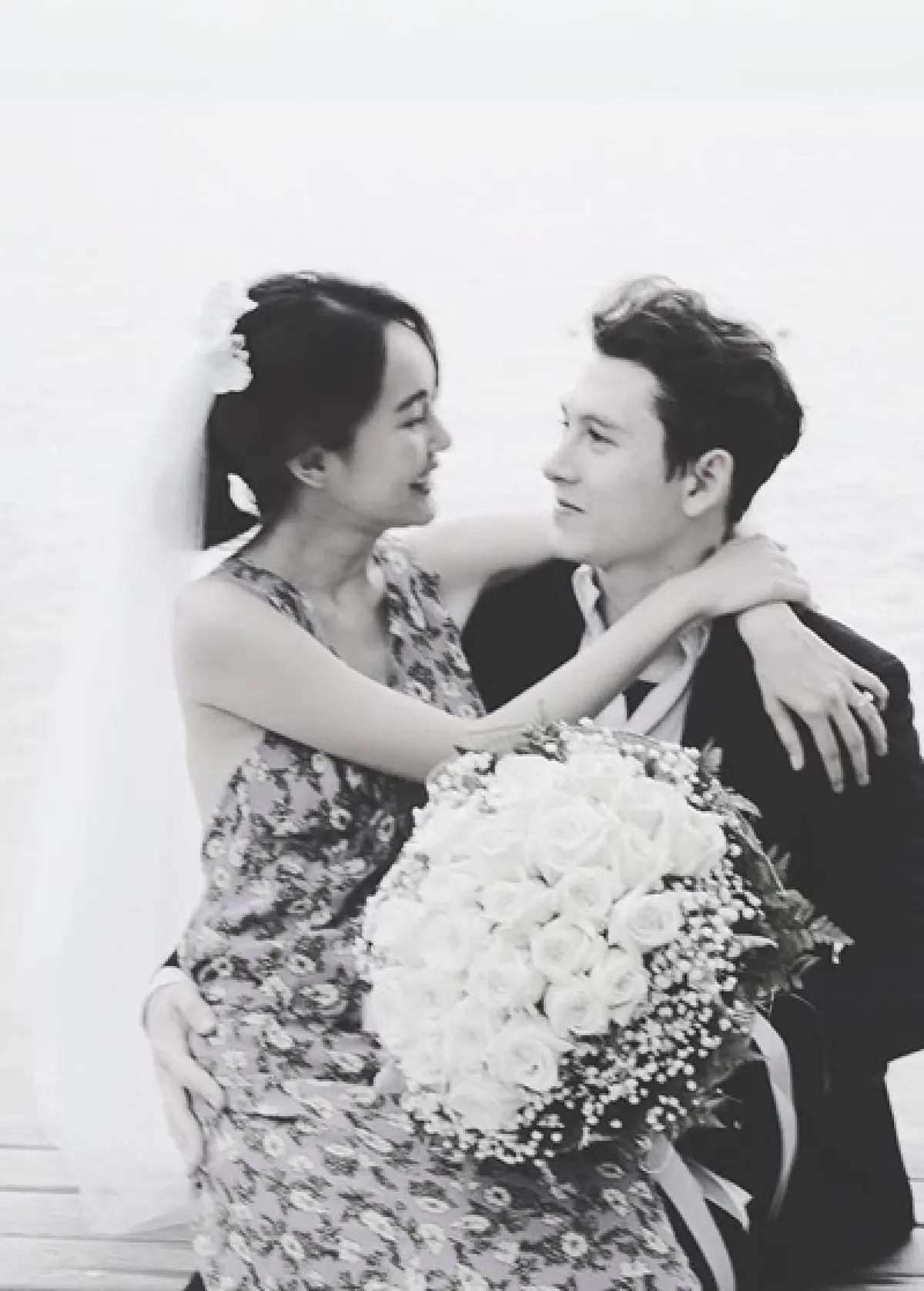 "กวินท์ 3.2.1” ทำเซอร์ไพรส์คุกเข่าขอแฟนสาว “ปุ้มปุ้ย” ริมชายทะเล