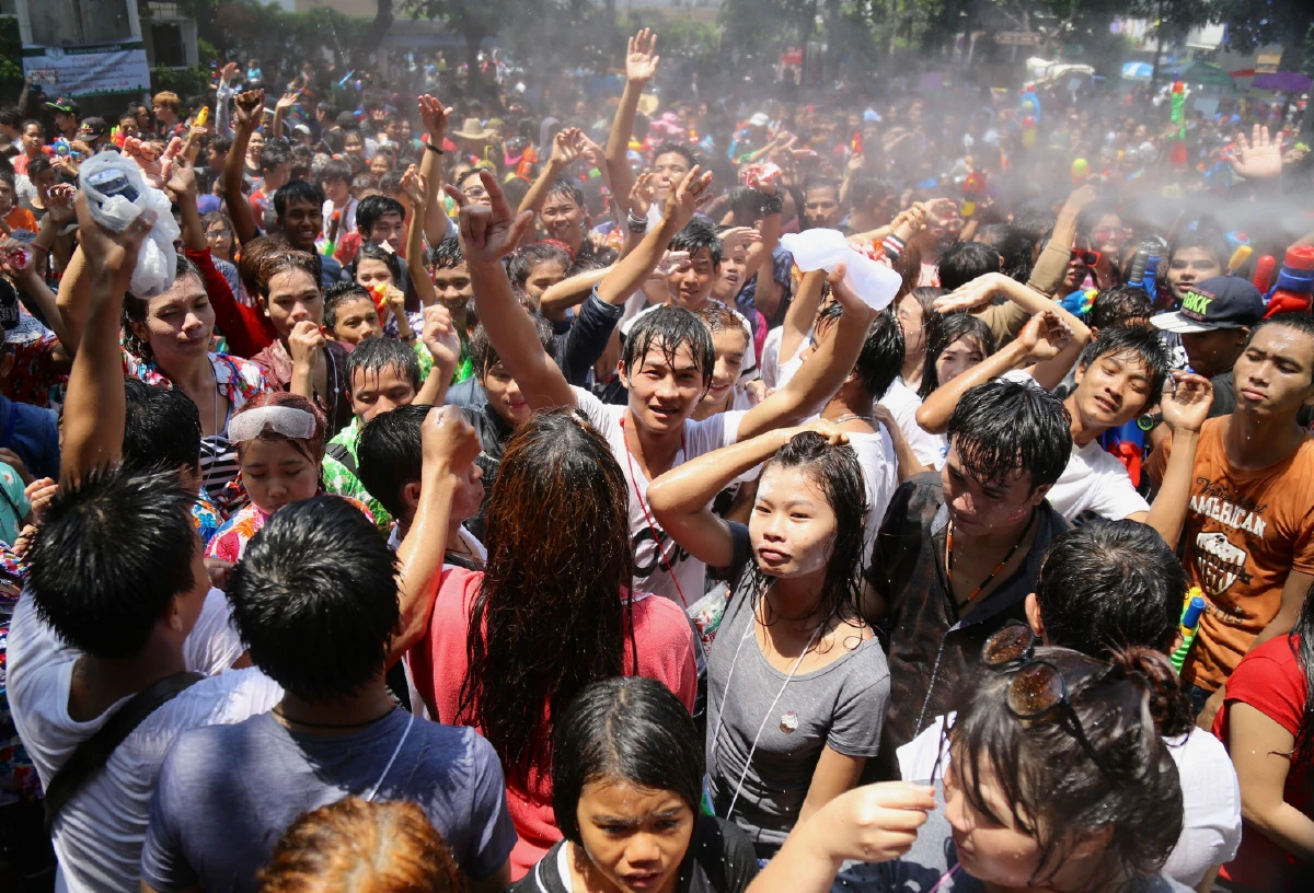 ห้ามเล่นน้ำสงกรานต์บนถนนสีลม-ถนนข้าวสารงดจัดเวทีแสงสีเสียง