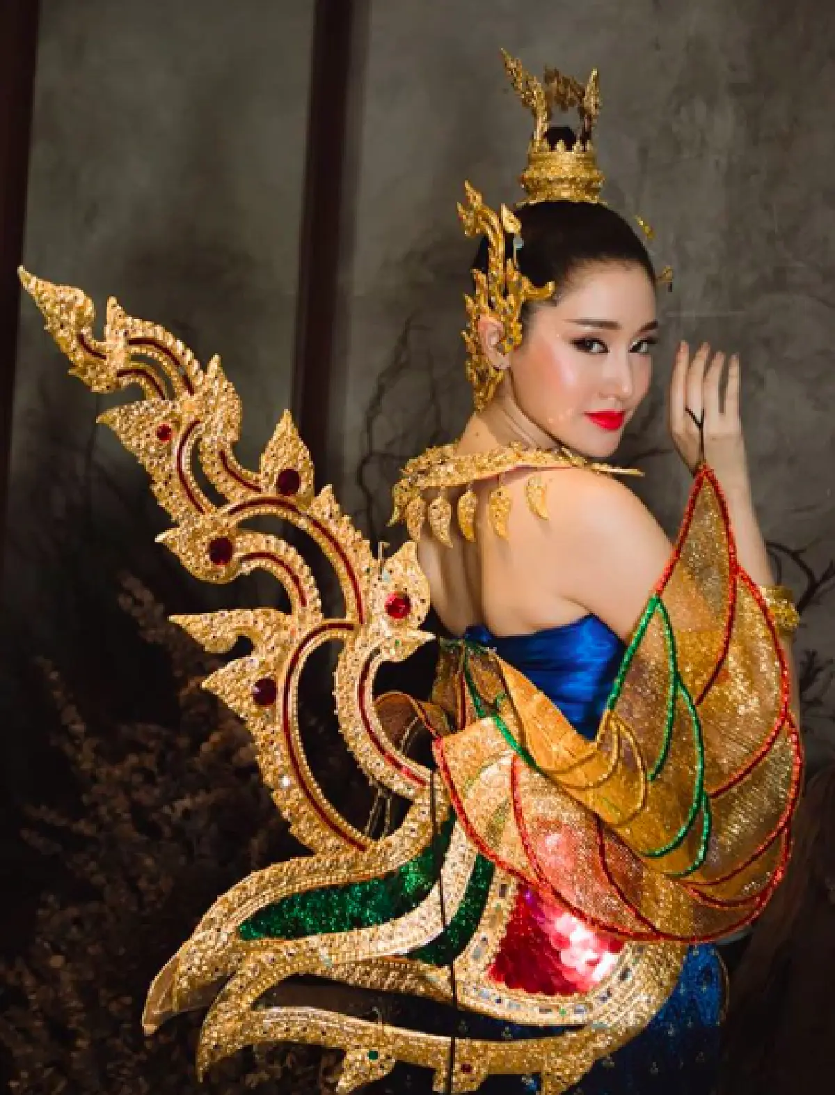 เล่นใหญ่สุดฤทธิ์! "ชมพู่-น็อต” จัดปาร์ตี้ #เทพีมหาสงกรานต์4019 ชิงเงินแสน