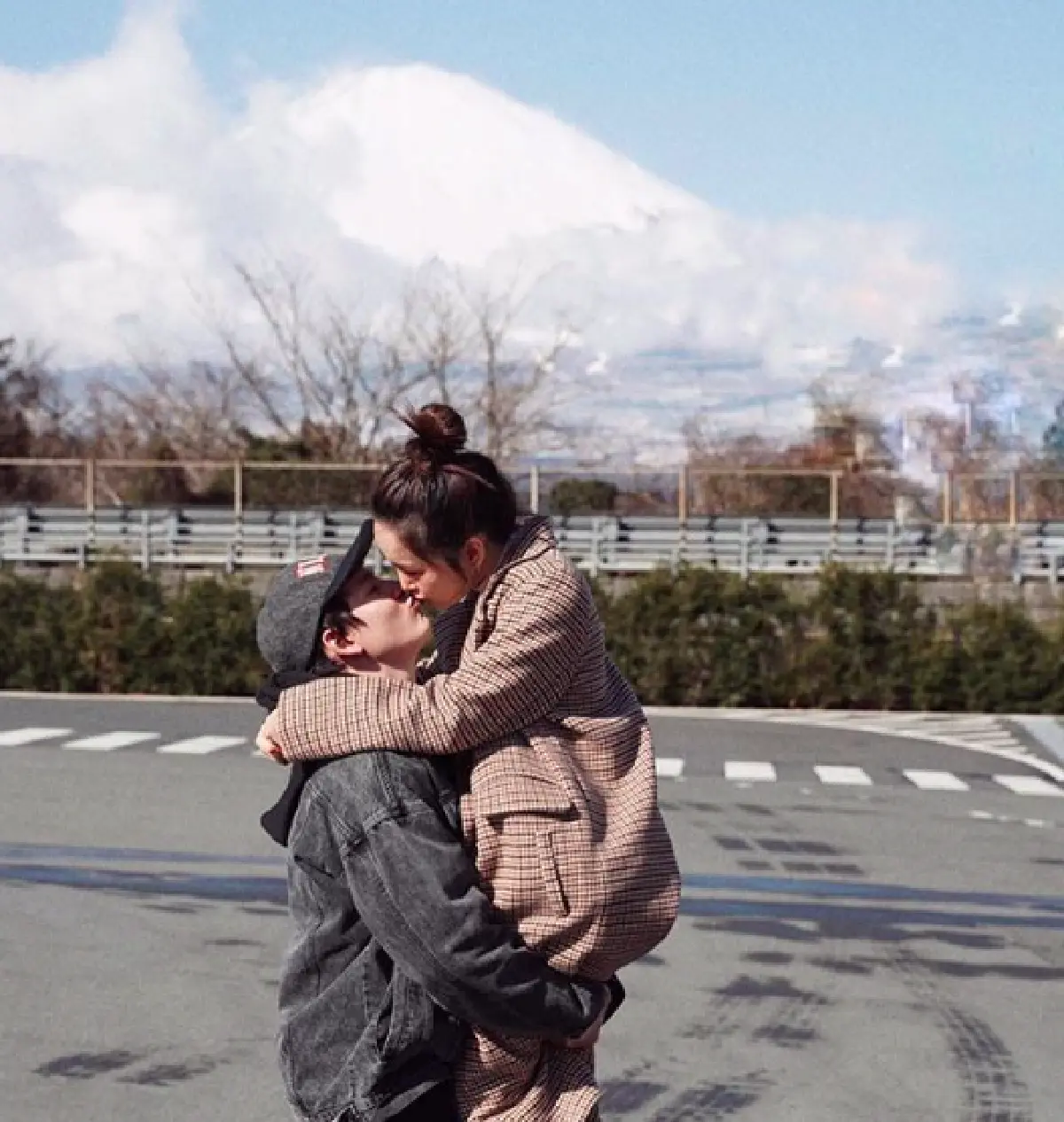 "กวินท์ 3.2.1” ทำเซอร์ไพรส์คุกเข่าขอแฟนสาว “ปุ้มปุ้ย” ริมชายทะเล